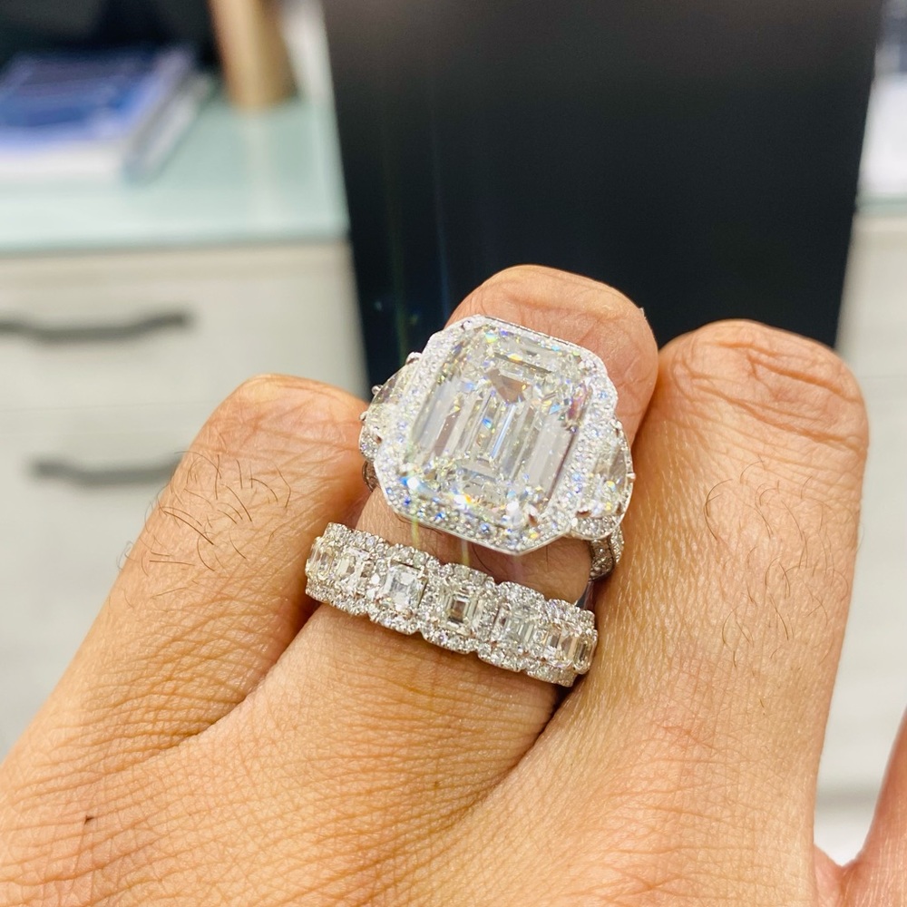 Elegant 12.2 Carat Diamond Engagement Ring. Size 7 Platinum Natural Diamonds.